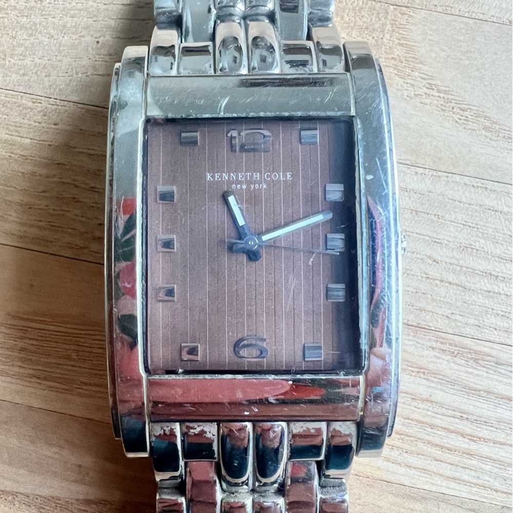 Kenneth Cole New York mens brown dial silver tone dress watch NEW BATTERY
